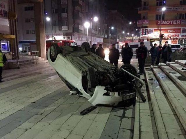 Elazığ'da Takla Atan Otomobilde Bira Şişeleri