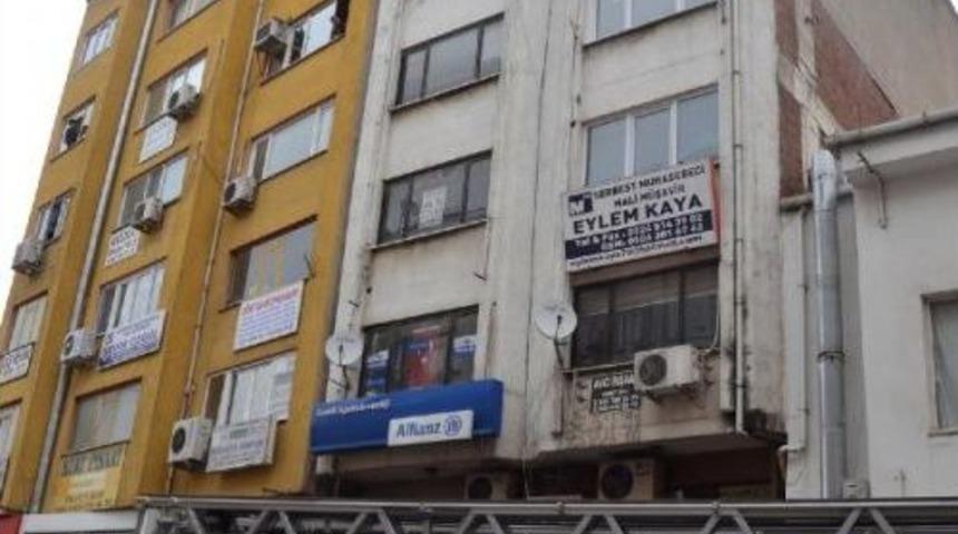 İntihara Kalkıştığı &Ccedil;atıda Kendi G&ouml;r&uuml;nt&uuml;s&uuml;n&uuml; &Ccedil;ekip Paylaştı