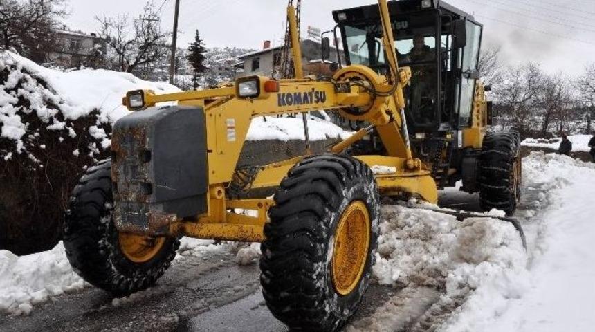 Tarsus Belediyesi Kardan Kapanan Yolları A&ccedil;tı