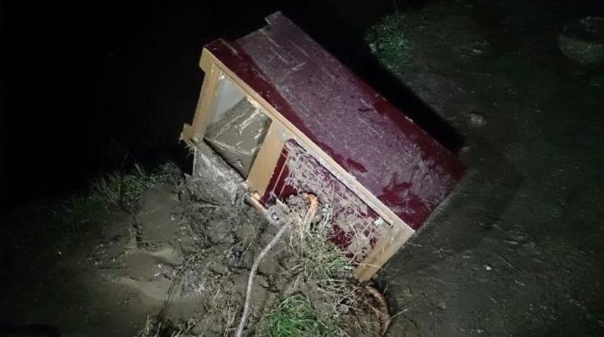 &Ccedil;aldıkları Kasayı Melen &Ccedil;ayı&rsquo;na Attılar