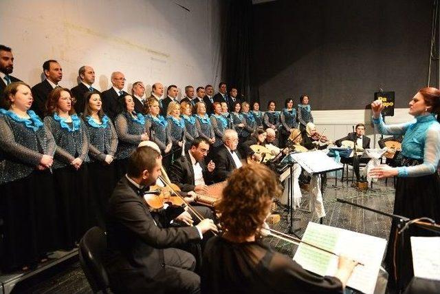 İnegöl Türk Müziği Korosu’ndan Mest Eden Konser