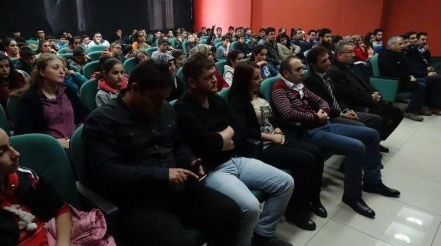 Gen&ccedil;lik Liderleri Abdulhamit Han&rsquo;ı Andı