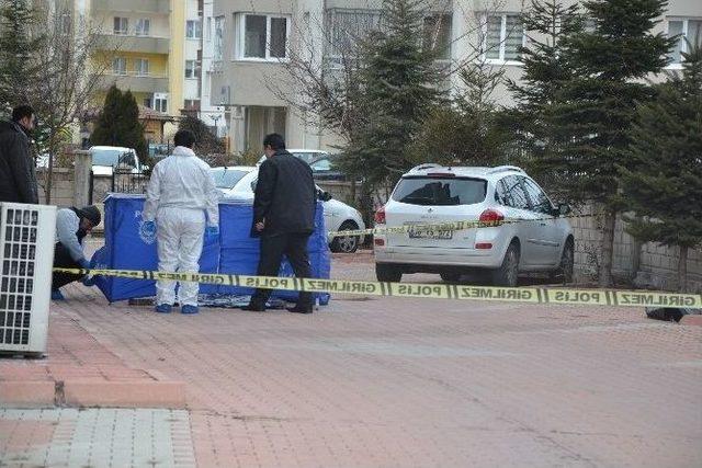 Evlerinin 13. Katından Düşen Genç Kız Hayatını Kaybetti