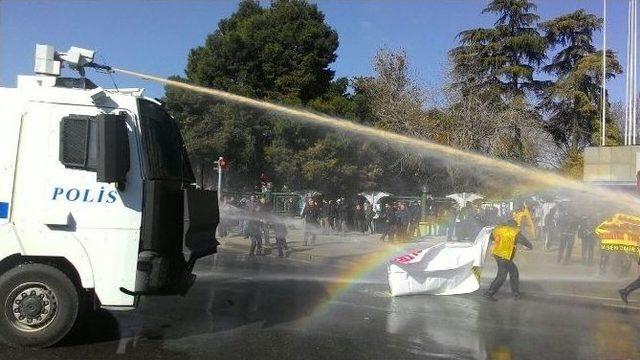 İzmir’deki Protestolara Polis Müdahalesi