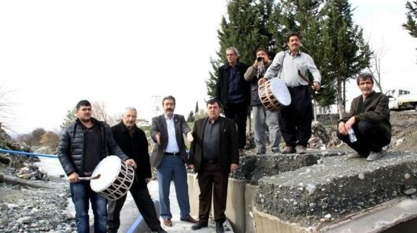 Yapılmayan K&ouml;pr&uuml; İ&ccedil;in Davul Zurnalı Protesto