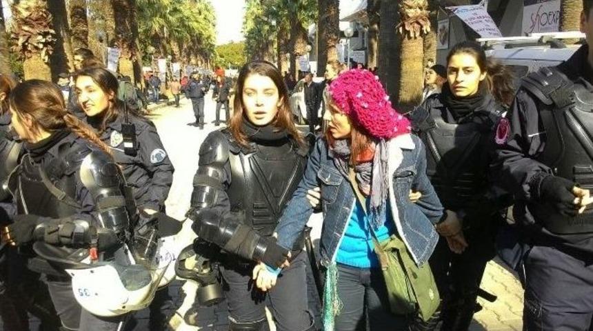 İzmir’de Olaylı Protesto: 25 Gözaltı