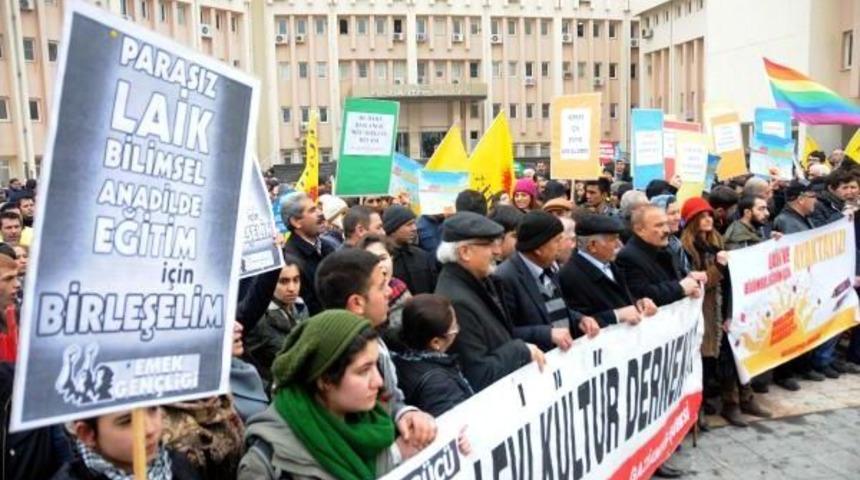 Gaziantep&rsquo;Te &Ouml;ğretmenler 'laik Ve Bilimsel Eğitim' I&ccedil;in Y&uuml;r&uuml;d&uuml;
