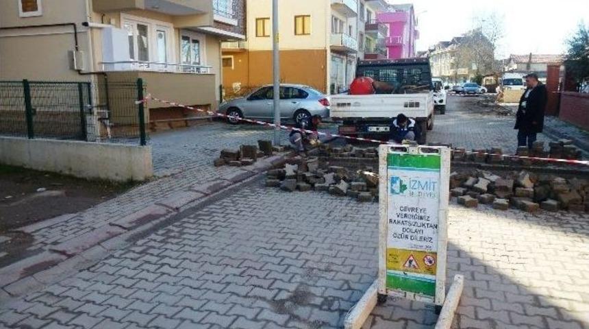 İzmit&rsquo;te Bozuk Yollar Tamir Ediliyor