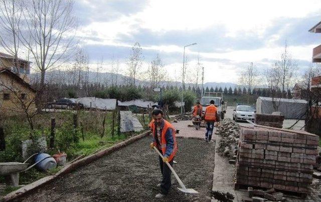 İzmit’te Bozuk Yollar Tamir Ediliyor