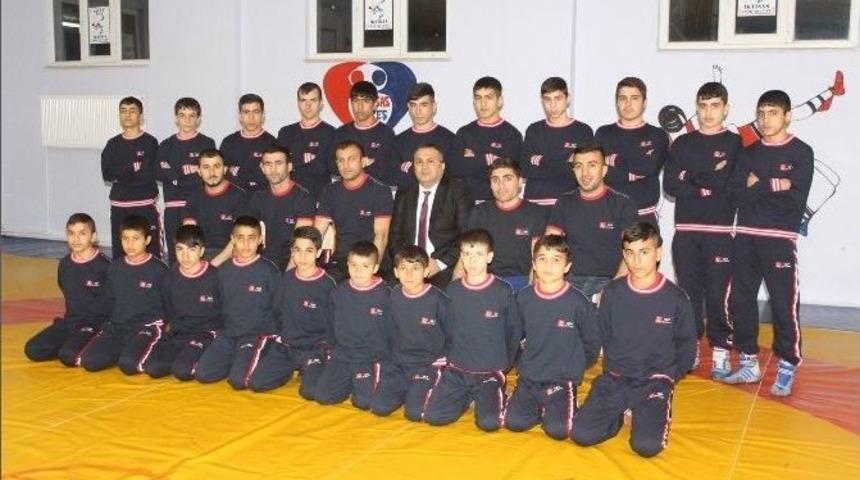 Güreş Federasyonu’ndan Siirt’teki Küçüklere Destek