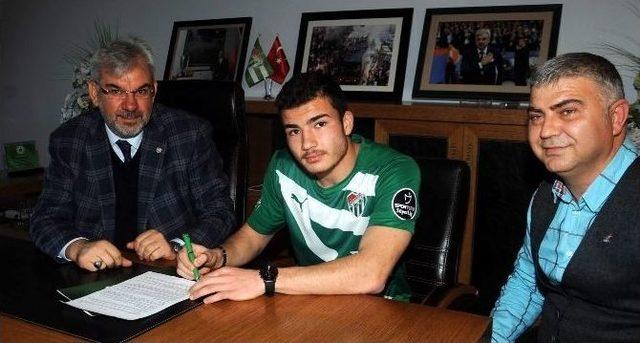 Bursaspor Genç İsimle Sözleşme Uzattı