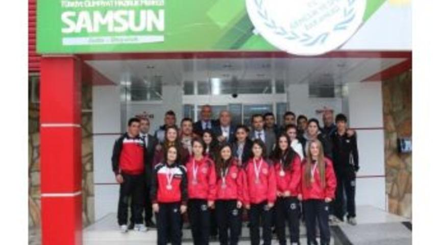 Şampiyon Boks&ouml;rlerden &Ouml;zyurt&rsquo;a Ziyaret