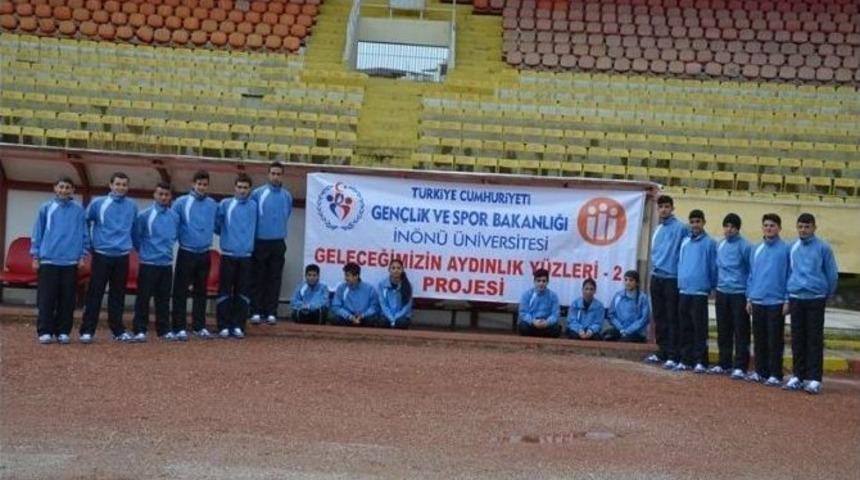 Elit Sporculara Spor Malzemesi Yardımı