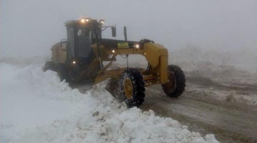 Hatay'da Kar Nedeniyle 40 Iş&ccedil;i Şantiyede Mahsur Kaldı