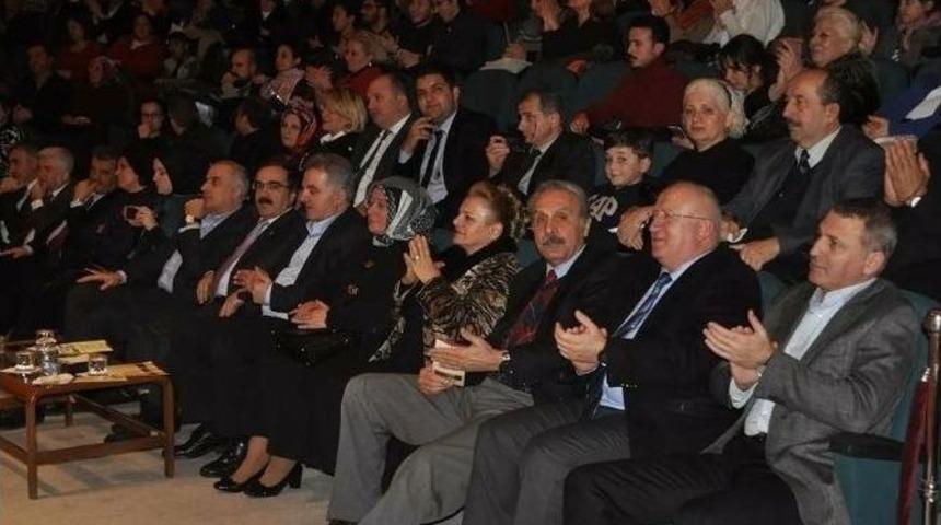 Sara&ccedil; İle Vali Coş Ayak&uuml;st&uuml; Sohbet Etti