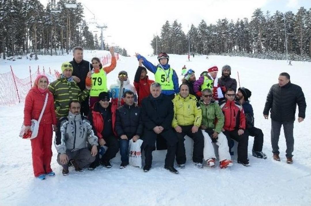 &Ouml;zel Sporcular Alp Disiplini T&uuml;rkiye Şampiyonası Kayak Yarışları Sona Erdi