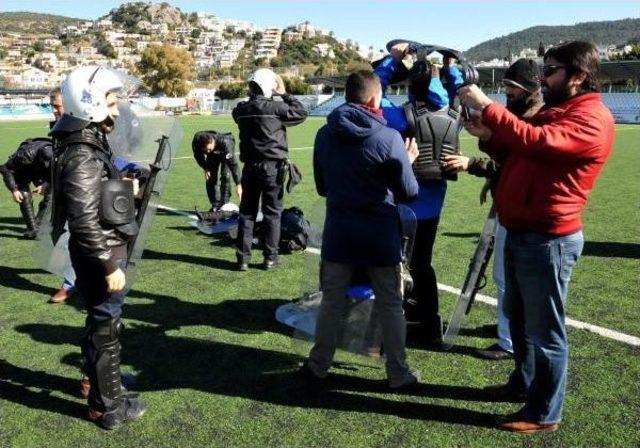 Bodrum'da Farklı Birimdeki Polislere Çevik Kuvvet Eğitimi