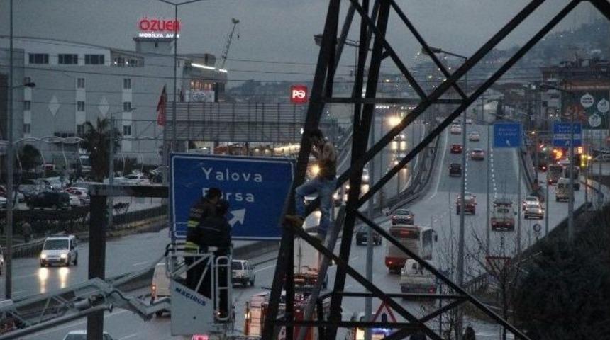 Nişanlısından Ayrıldı Y&uuml;ksek Gerilim Hattına &Ccedil;ıktı