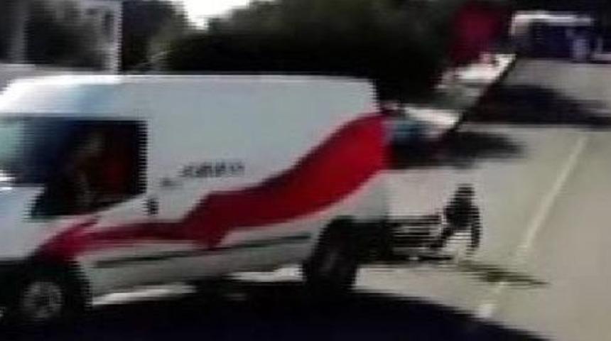 Motosiklet S&uuml;r&uuml;c&uuml;s&uuml; Kazada &Ouml;l&uuml;mden B&ouml;yle D&ouml;nd&uuml;