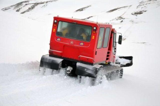 Hamile Kadın, Paletli Ambulansla Hastaneye Ulaştırıldı