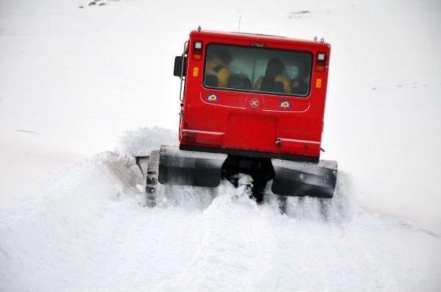 Hamile Kadın, Paletli Ambulansla Hastaneye Ulaştırıldı