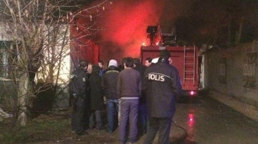 Elazığ&rsquo;da Boş Evde Yangın