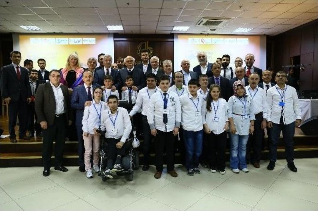 İlk Karikat&uuml;r, Milli Eğitim Bakanı Nabi Avcı&rsquo;dan