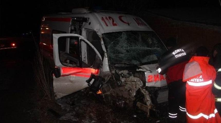 Ambulans Kaza Yaptı D&ouml;rt Kişi Yaralandı