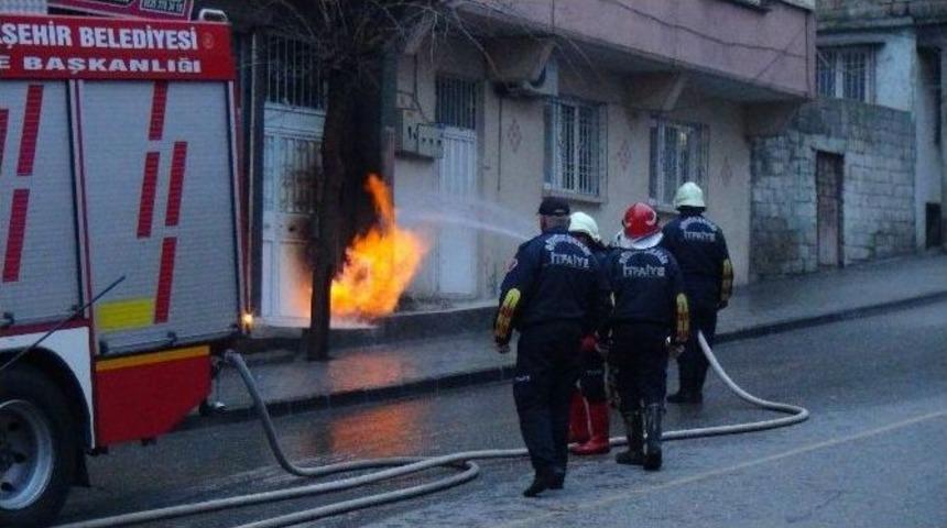 Sızan Doğalgazın Alev Alması Korku Dolu Anlar Yaşattı