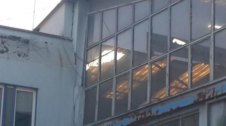 Anahtarını Unutunca &Ccedil;atıdan Girmek Isterken Zemine &Ccedil;akılıp &Ouml;ld&uuml;