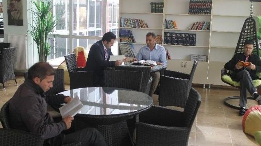 Hem Spor Salonu Hem K&uuml;t&uuml;phane