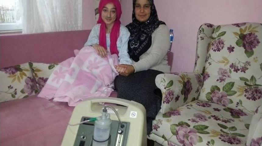 (&ouml;zel) 17 Yaşındaki Dilek Okuduğu Kitapla Hayata Tutunuyor