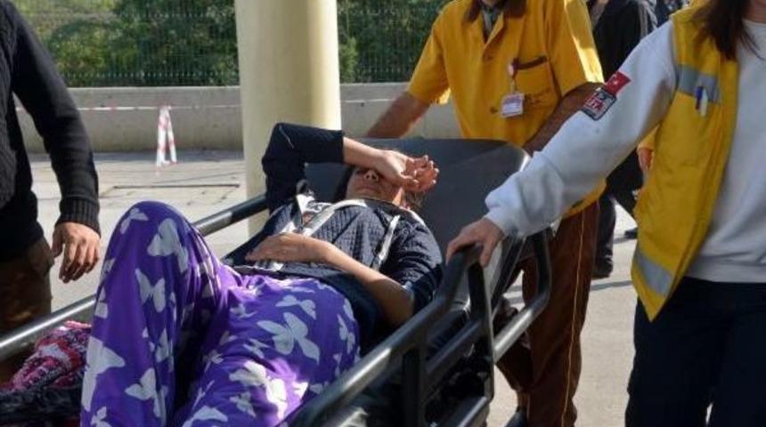 Evlenme Teklifini Kabul Etmeyen Genç Kız İle Annesini Bıçakladı