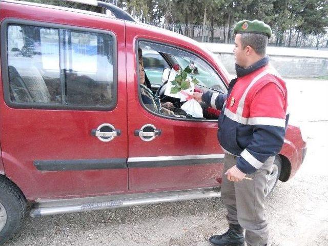 Jandarma, 14 Şubat Sevgililer Gününü Kutladı