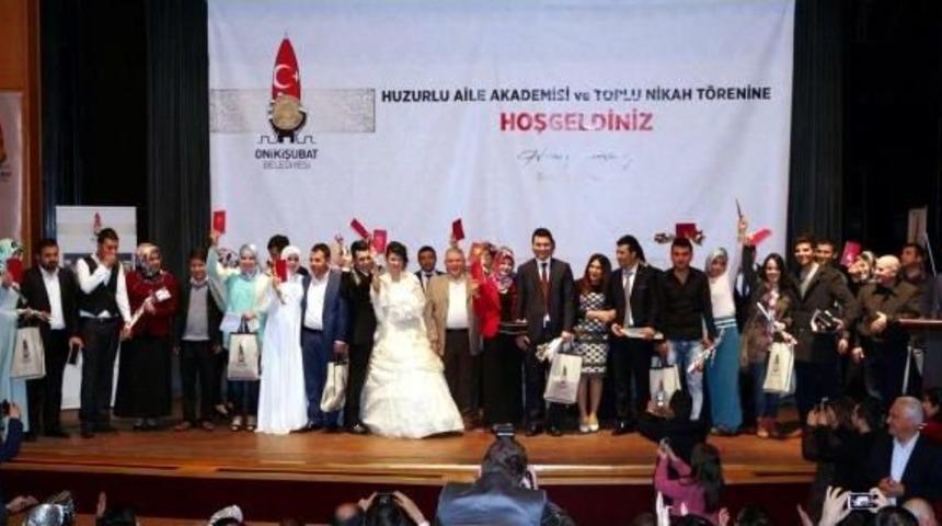 Kahramanmaraş'ta Biri İngiliz, Biri Suriyeli 40 &Ccedil;ift Evlendi