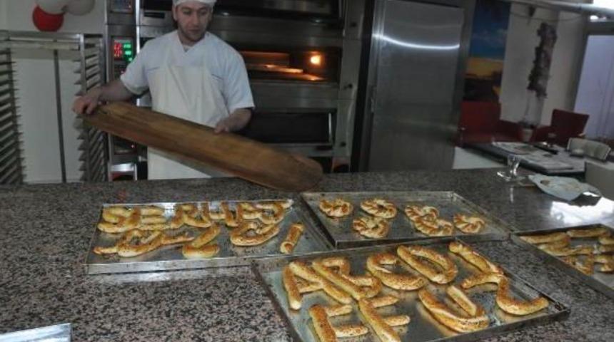Sevgililere &Ouml;zel 'harfli Simit'