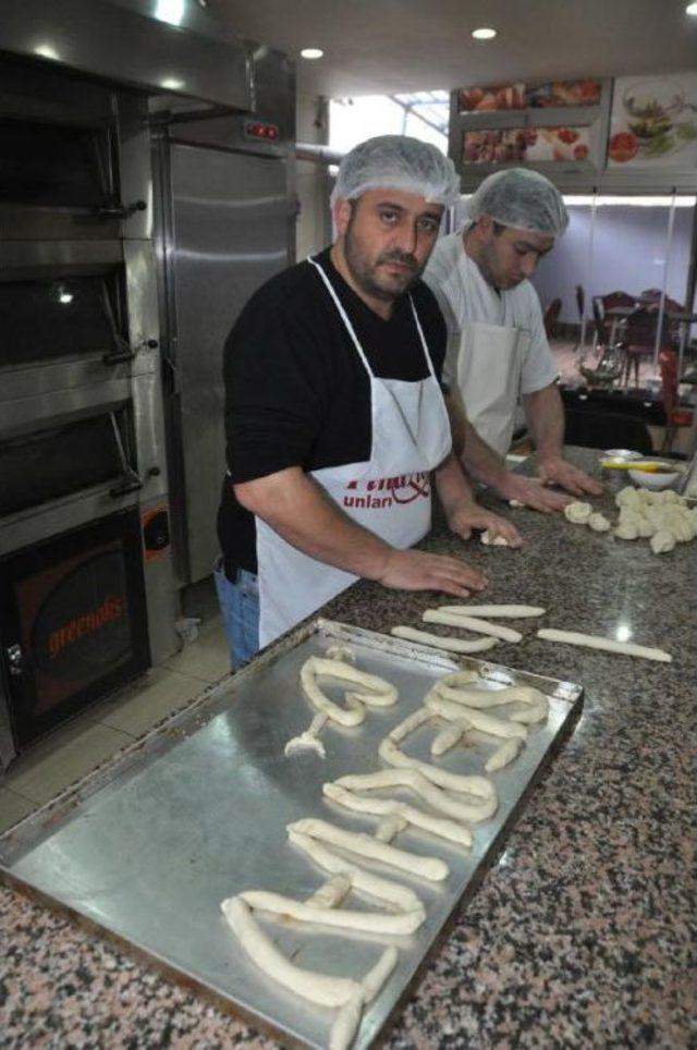 Sevgililere Özel 'harfli Simit'