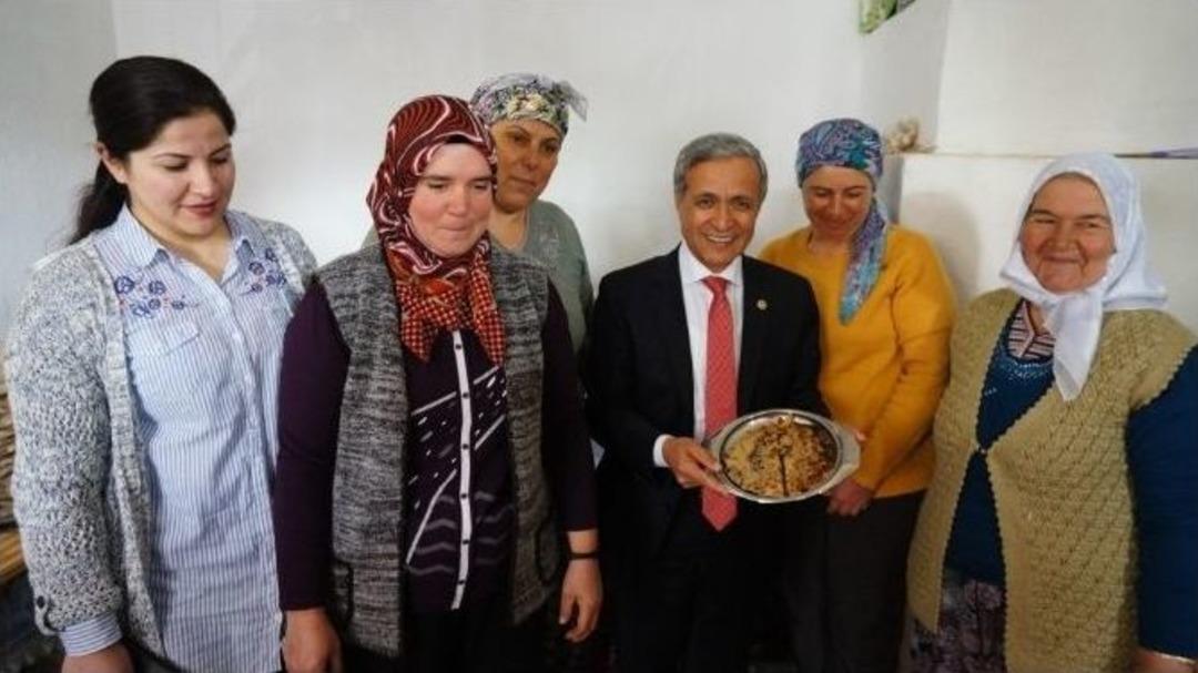 Ak Parti Milletvekili Yurttaş, &Uuml;z&uuml;ml&uuml; Katmeri Beğendi