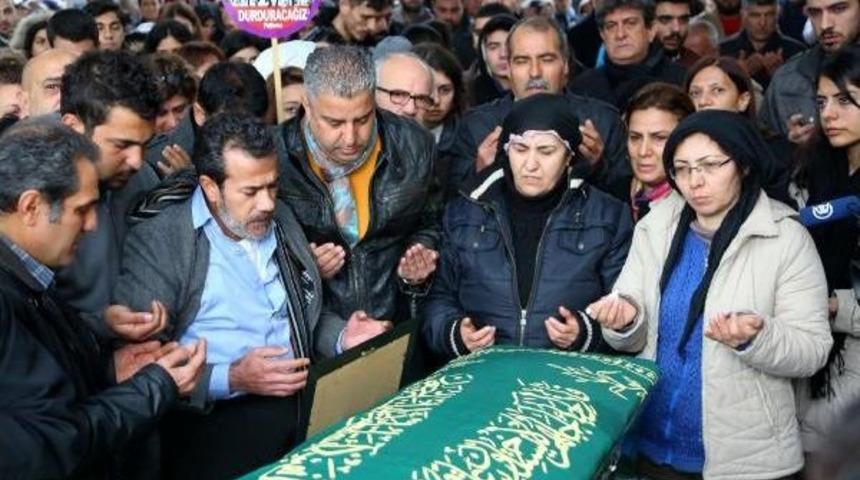 Vahşet Kurbanı &Uuml;niversiteli &Ouml;zgecan'ı 5 Bin Kişi Uğurladı