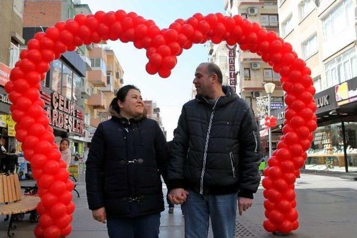 Sevgililer Bayraklı Sevgi Yolun’da Buluştu G1