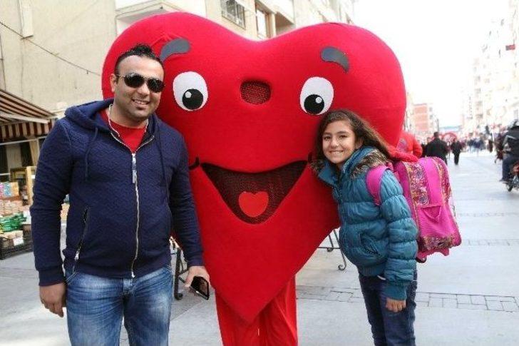 Sevgililer Bayraklı Sevgi Yolun’da Buluştu G3