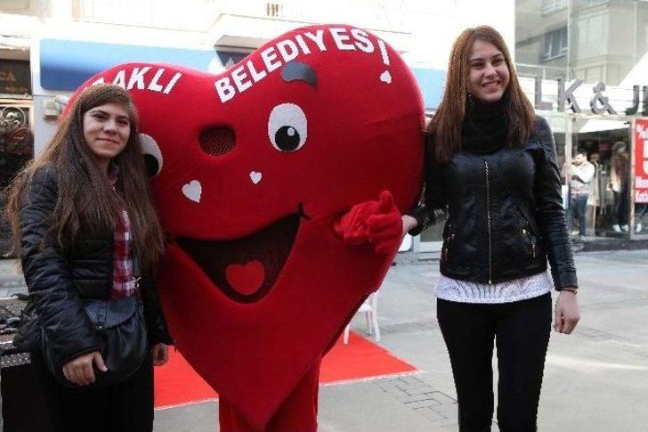 Sevgililer Bayraklı Sevgi Yolun’da Buluştu G4