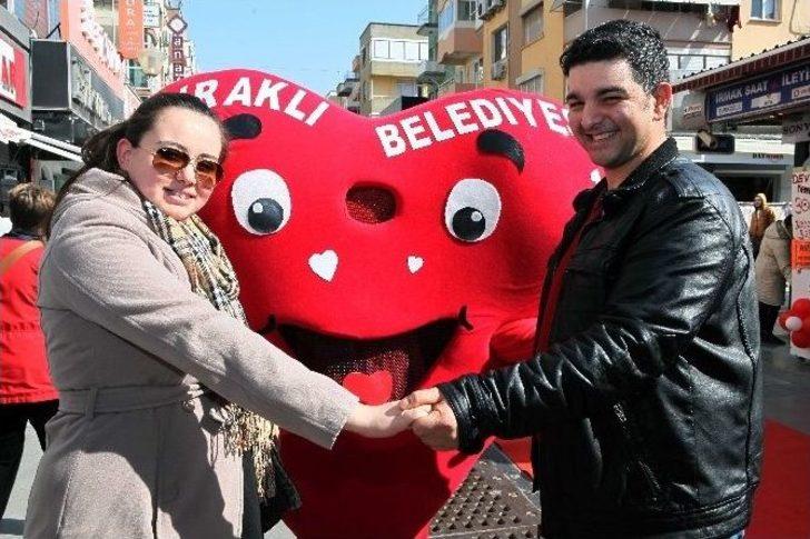 Sevgililer Bayraklı Sevgi Yolun’da Buluştu G5