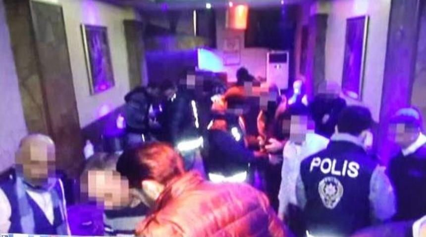 Polis Bir Gecede 12 Bin 743 Kişiyi Kontrolden Ge&ccedil;irdi.