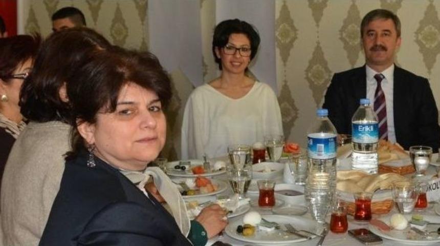 T&uuml;rkiye Gen&ccedil;lik Ve Spor Konfederasyonu Turgutlu&rsquo;da Kahvaltı Verdi