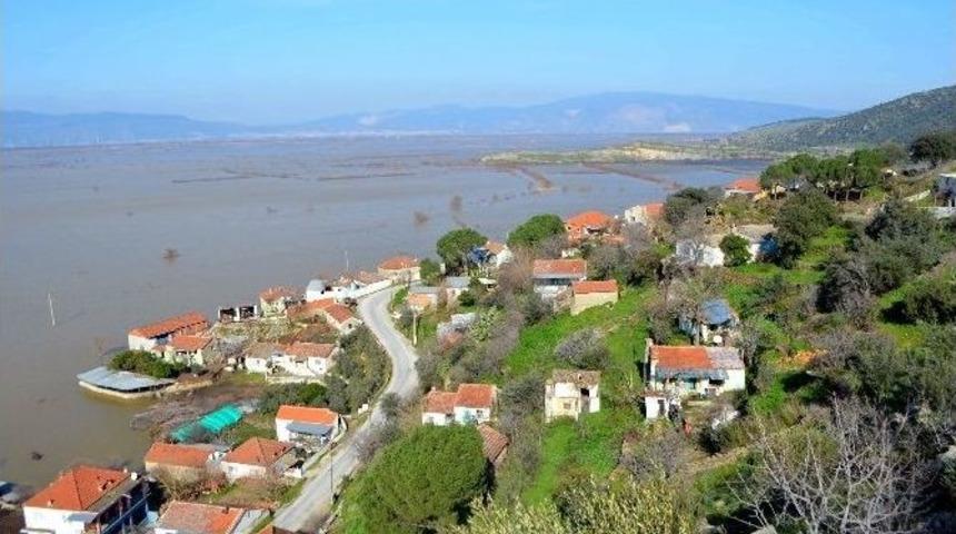 S&ouml;ke Ovası&rsquo;nda Taşkın Evleri Tehdit Ediyor