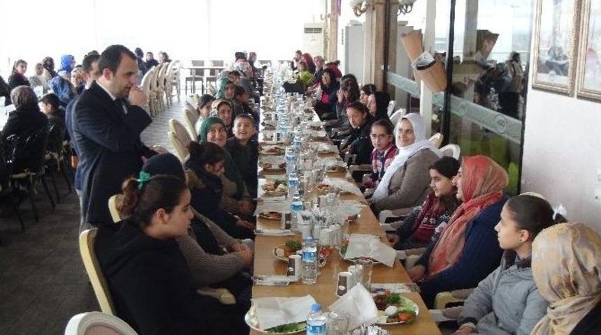 Samimi-yet Projesi Kapsamında Babası Vefat Etmiş 50 &Ccedil;ocuğa Tablet Verildi