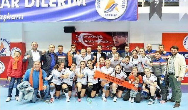 Muratpaşa’nın Sultanları Çeyrek Finalde