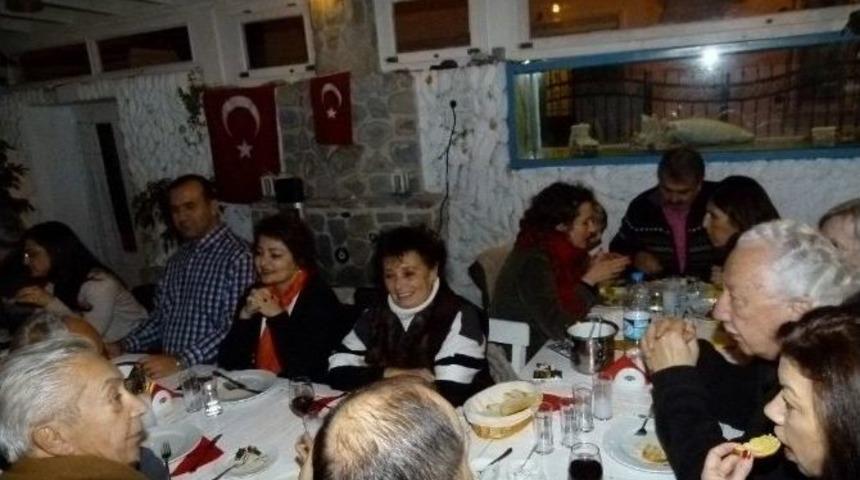 Rotaryenler Sevgi G&uuml;n&uuml;n&uuml; Bodrum&rsquo;da Kutladı