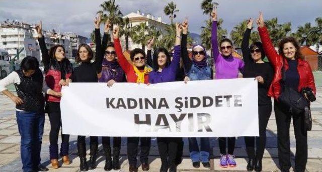 Kadına Şiddete 'dur' Demek Için Dans Ettiler